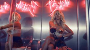 britneyspears_workbitch_1020213_16x9_992